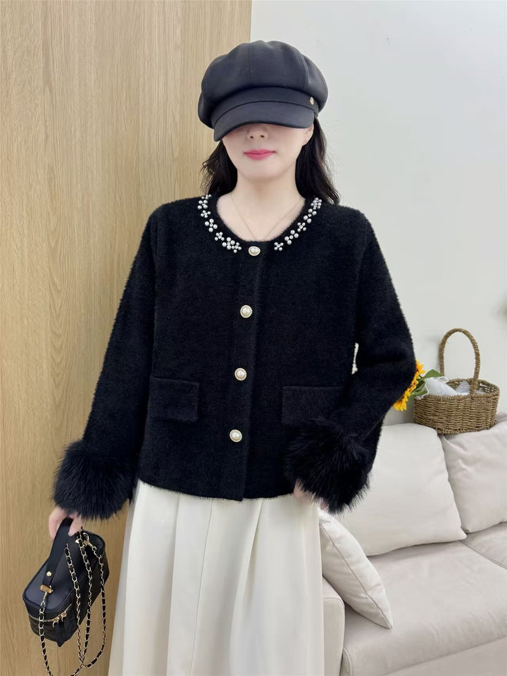Cardigan élégant pour femmes avec décoration de perles et manches duveteuses Chic & Stil