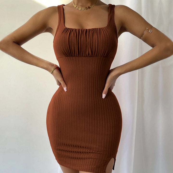 Robe ajustée en rib métrique pour femmes avec décolleté carré et fente haute Chic & Stil