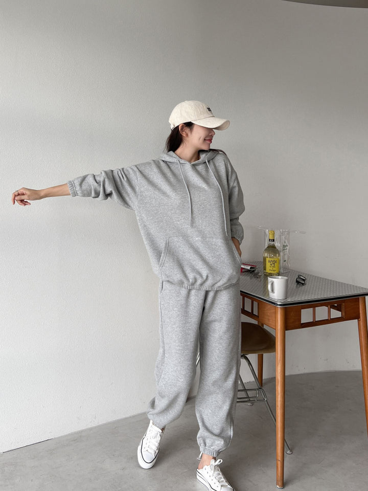 Women's Comfortable Hooded Sweatshirt with Pockets and Elastic Cuffs Chic & Stil