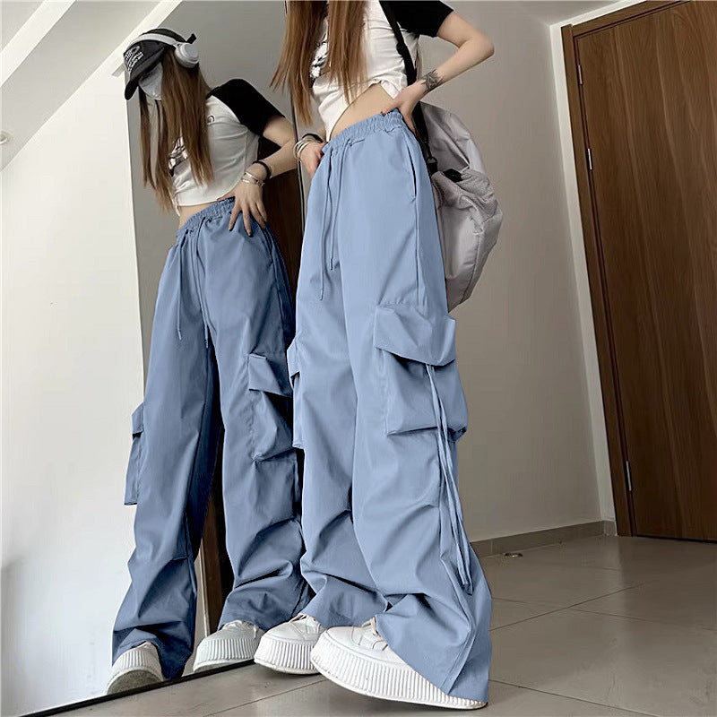 Women’s cargo pants in urban style with side pockets and elastic waistband