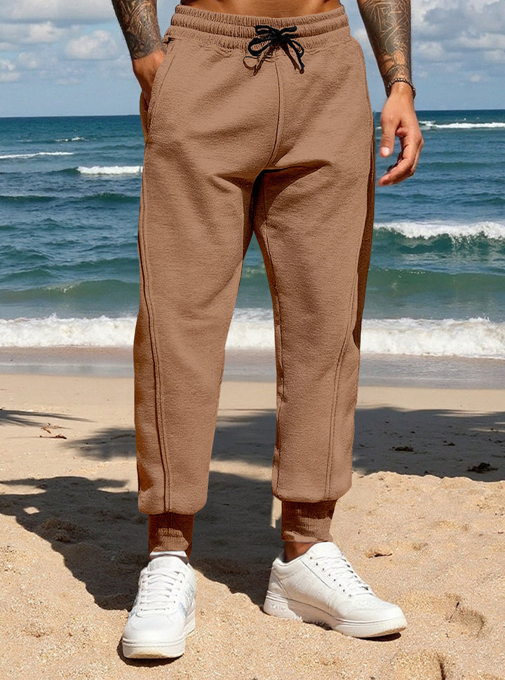 Casual sports pants for men with elastic waistband and practical side pockets Lune London