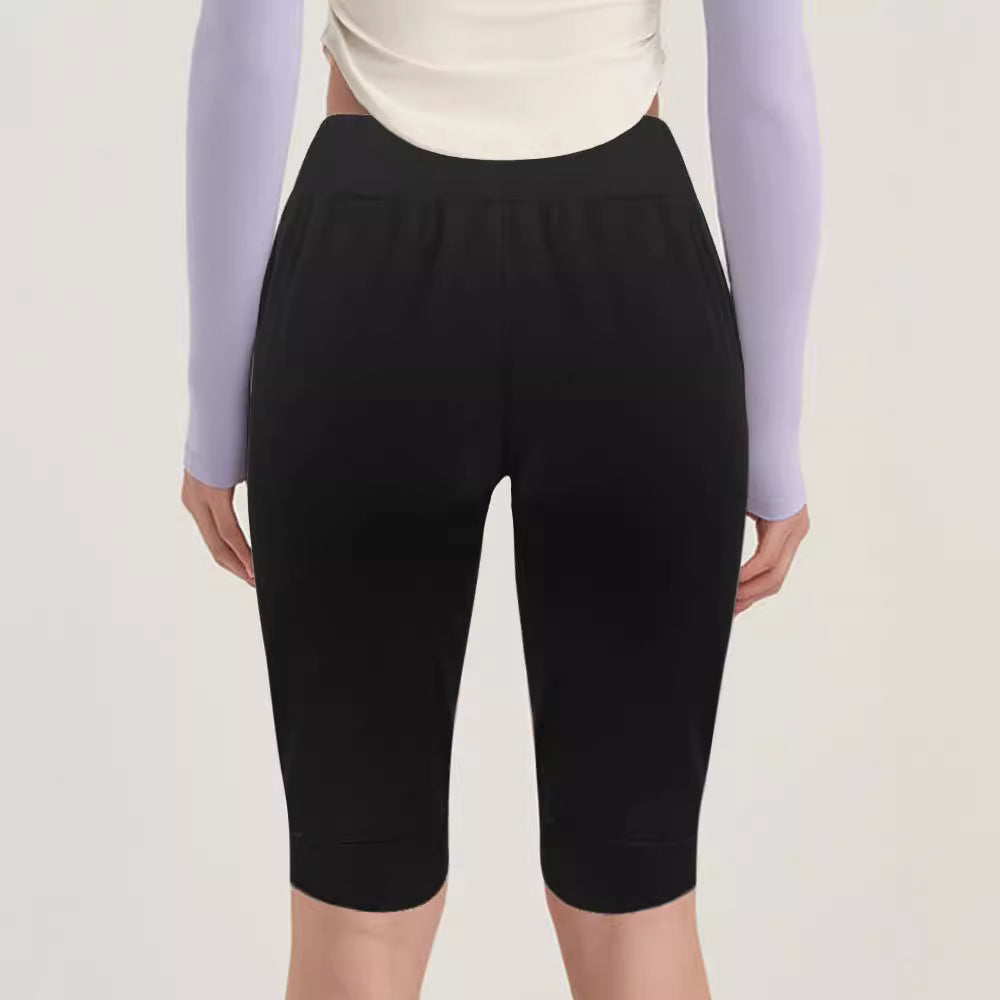 Lune London women's sporty Capri pants with elastic waist and practical side pockets