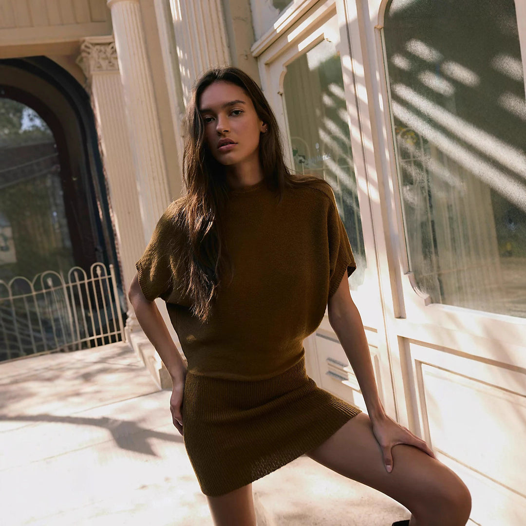 Women's knit dress with casual top and figure-hugging skirt Chic & Stil
