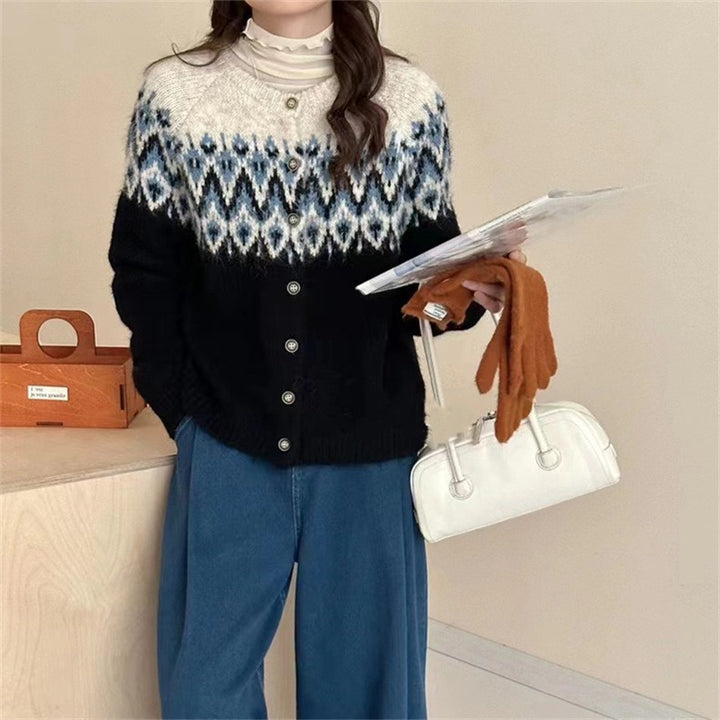 Ladies chunky knit cardigan with geometric Fair-Isle pattern and elegant button placket Lune London