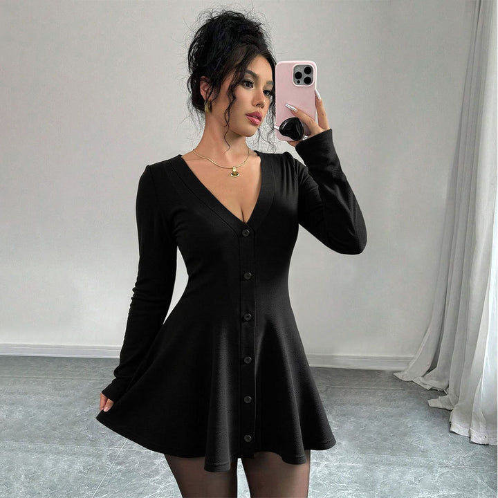 Robe tricotée femme mi-longue avec décolleté en V profond et patte de boutonnage Chic & Stil