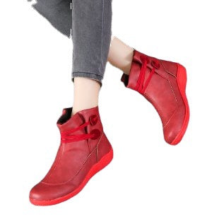Trendy winter boots for women with practical lacing and a non-slip sole Lune London
