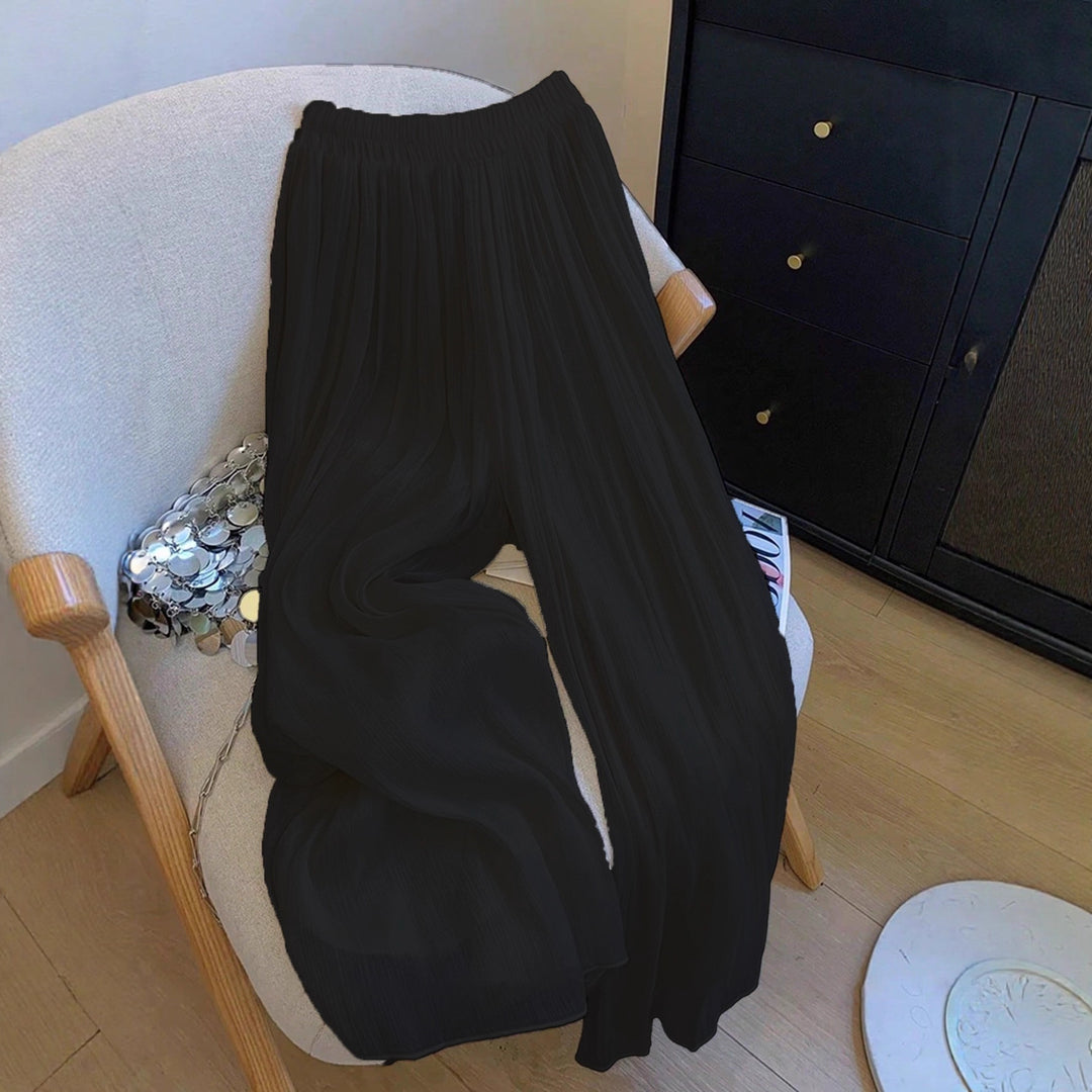 Pleated pants for women with elastic waistband and fluid fit Lune London