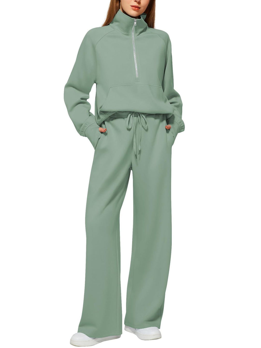 Casual tracksuit for women with a large collar and practical pockets Lune London