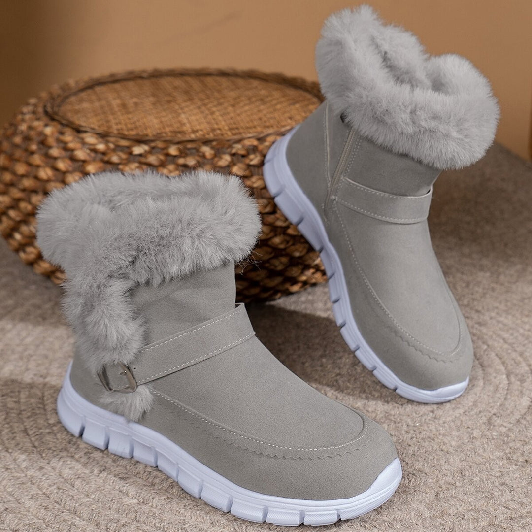 Women's winter boots with a cozy faux fur collar and a non-slip sole Lune London