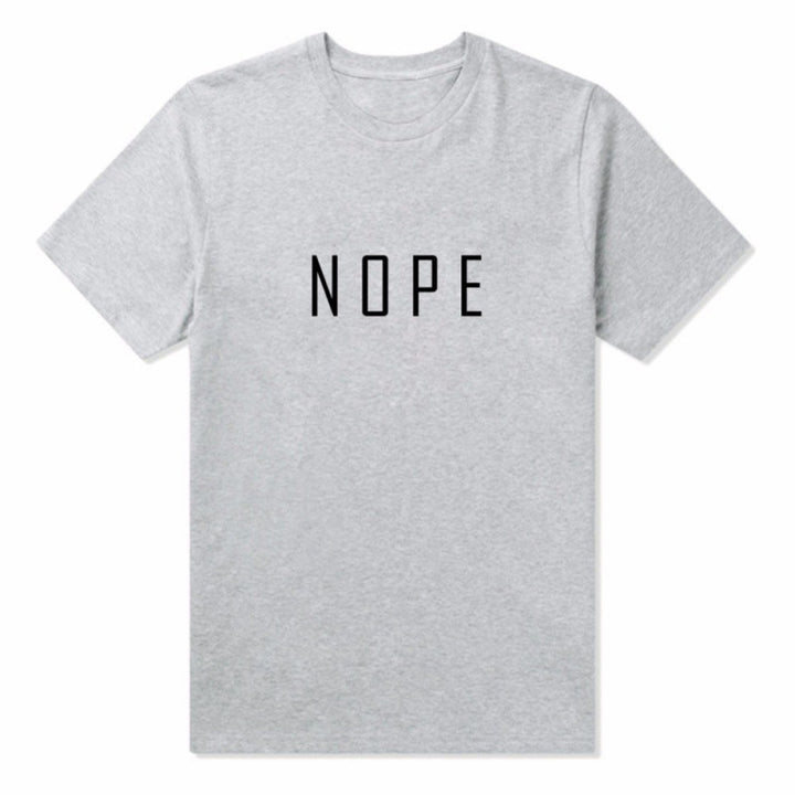 T-shirt pour femmes avec un lettrage moderne accrocheur Chic & Stil