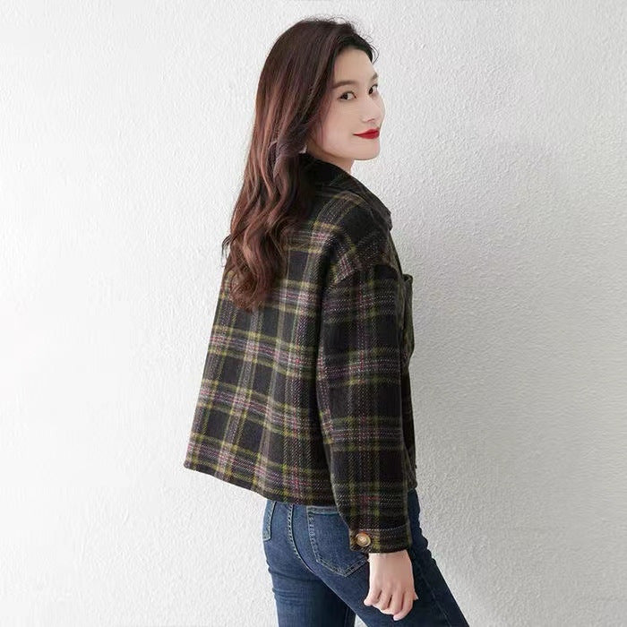 Ladies check coat with practical pockets and button closure Chic & Stil