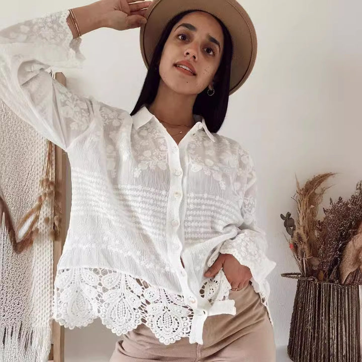 Blouse pour femmes avec broderies florales et dentelle décorative Chic & Stil