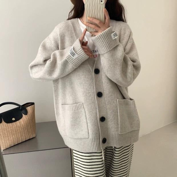 Cardigan Femme Confortable avec Décolleté en V Profond et Grandes Poches Chic & Stil