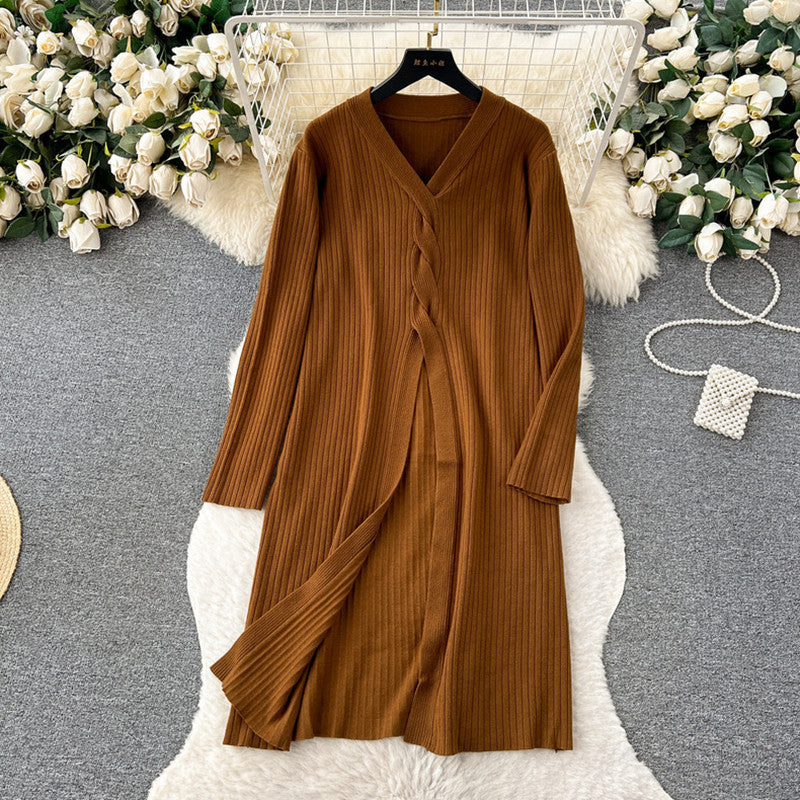 Elegant women's knitted set with V-neck and wide leg Lune London