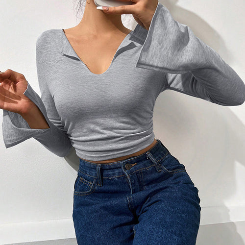 Short women's shirt with trendy bell sleeves and an elegant V neck Chic & Stil
