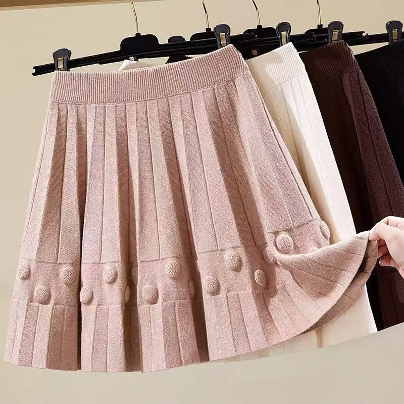 Jupe plissée pour femmes avec structure décorative et détails de boutons Chic & Stil