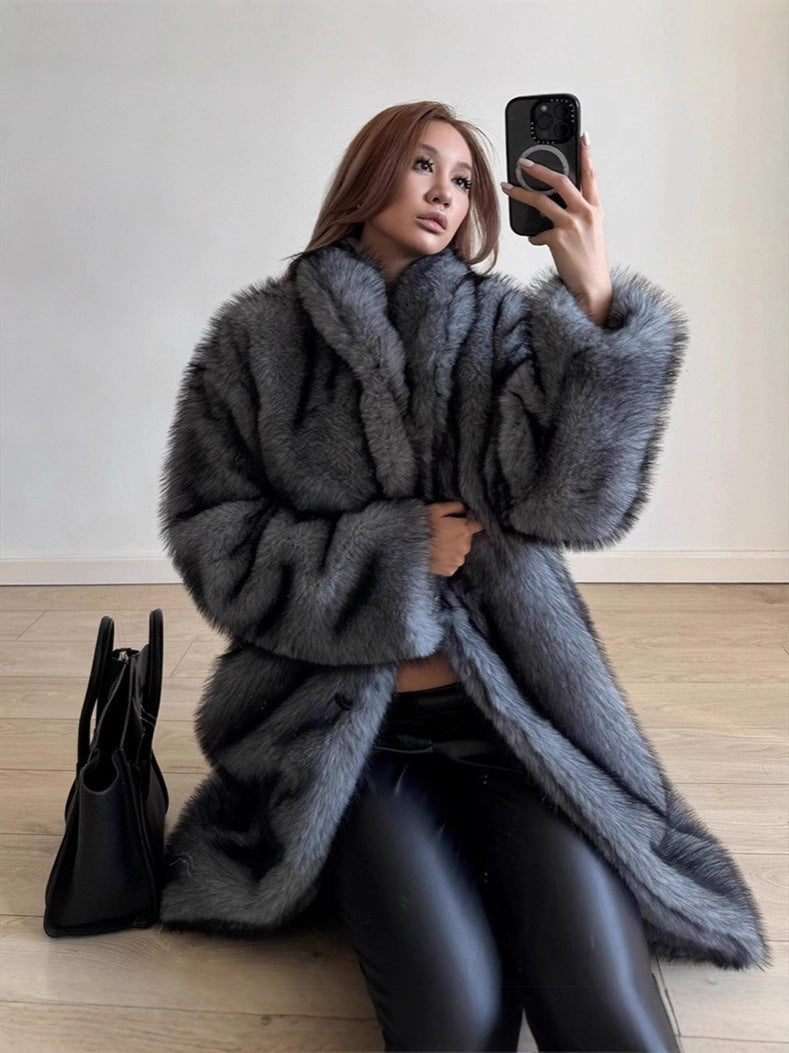 Women Elegant and Voluminous Faux Fur Coat Lune London