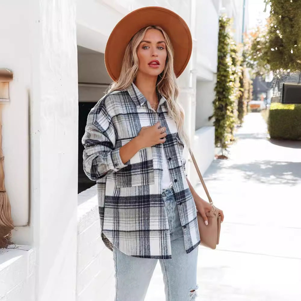 Women’s checked shirt with practical pockets and casual cut Lune London