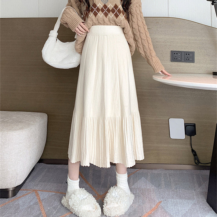 Pleated maxi skirt for women with flared hem and high waist Lune London