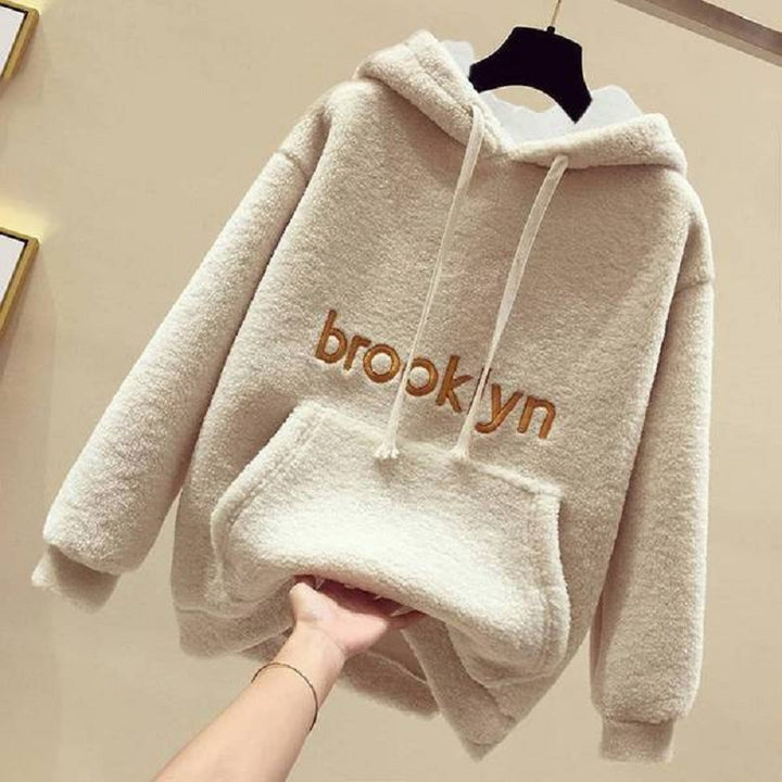 Women's cozy hoodie with comfortable fit and casual lettering Lune London