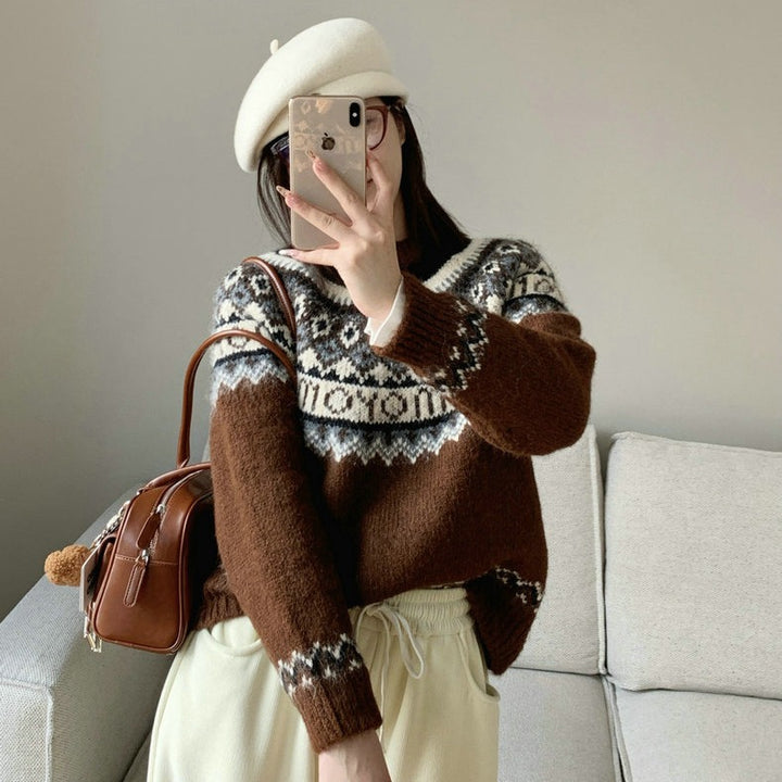 Chunky knit sweater for women with contemporary Norwegian patterns Lune London