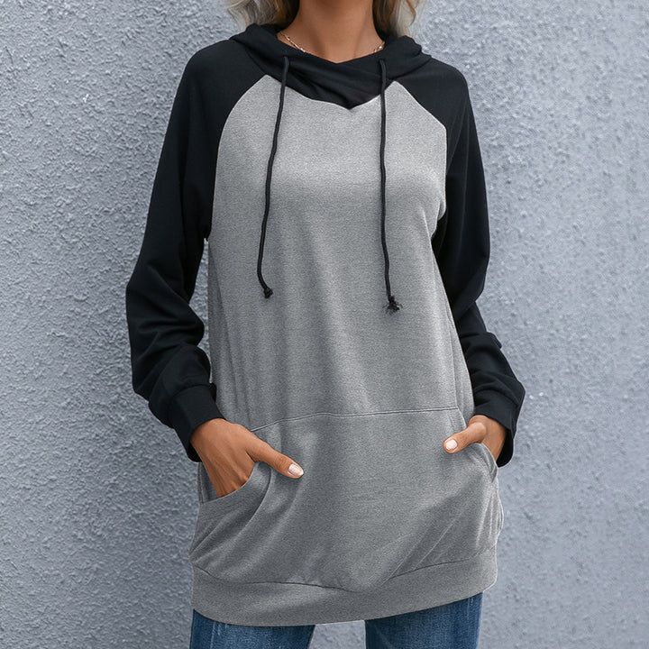 Casual hooded sweatshirt for women with pockets and sporty raglan cut Lune London