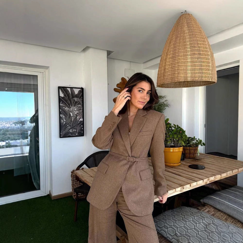 Tailored blazer for ladies with belt and elegant structure Lune London