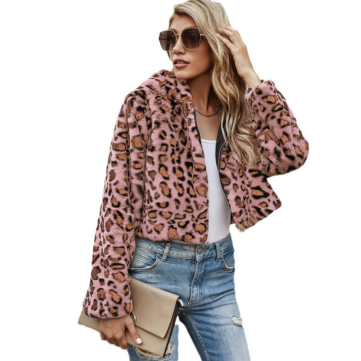 Faux fur jacket for women with an elegant leopard pattern and a modern cut Lune London