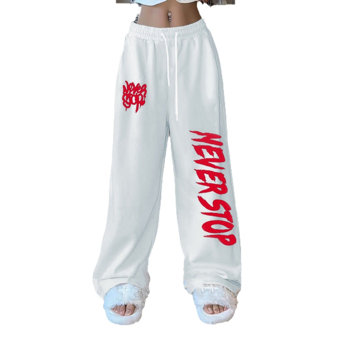Women's casual pants in a relaxed oversized style with eye-catching graphic print Chic & Stil