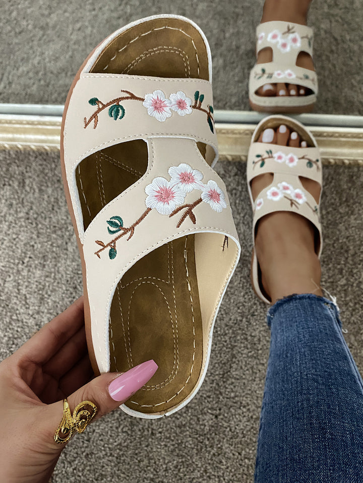 Comfortable slippers for women with embroidered floral design and anatomical sole Lune London
