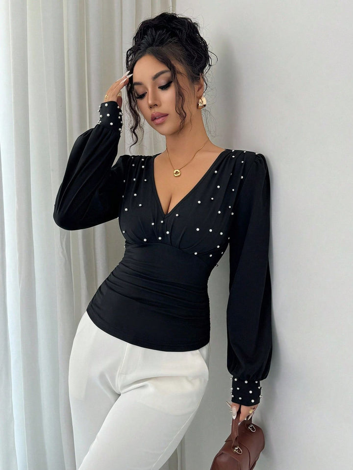 Chemisier élégant pour femmes avec décolleté en V et décoration Chic & Stil