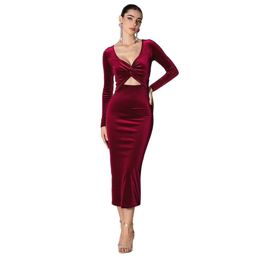Robe élégante enveloppante pour femmes en matériau velouté avec un décolleté plongeant et un insert à la taille Chic & Stil