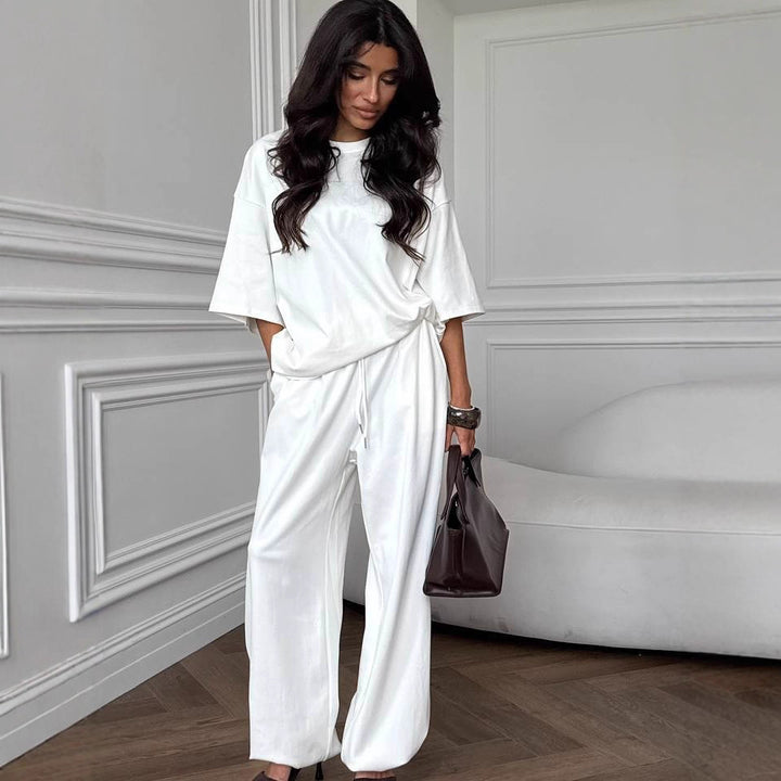 Comfortable lounge set for ladies in soft material with a loose fit Lune London