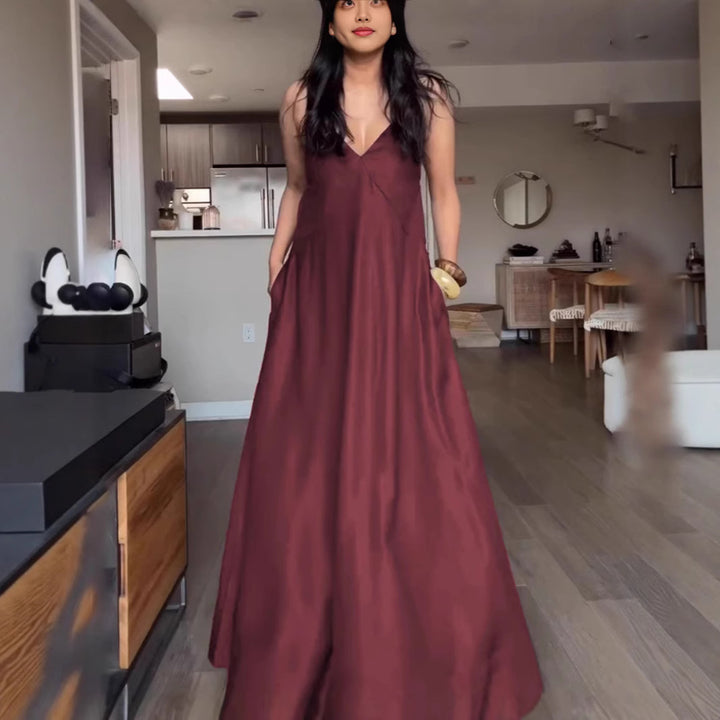 Maxi dress for women with an elegant V neck and practical pockets Lune London