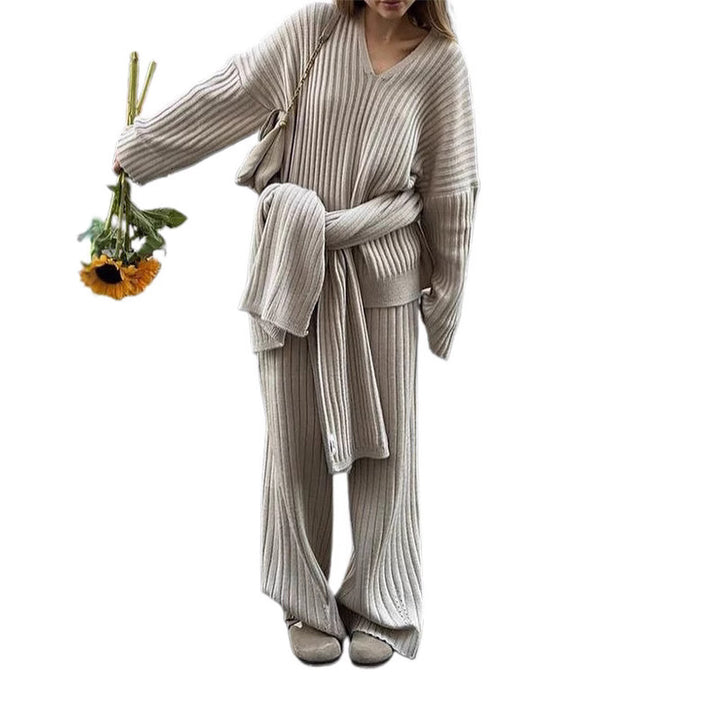 Complete knitted sweater for women with a relaxed and modern cut Lune London