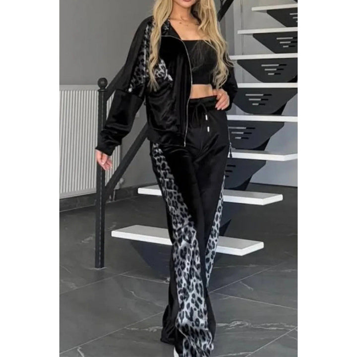 Women's sports set with leopard appliqués Lune London