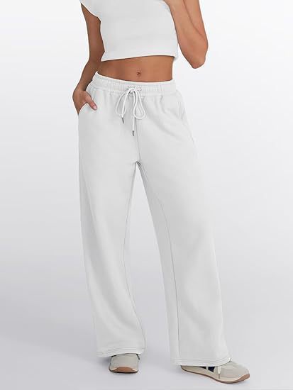Women's loose leisure pants with elastic waistband and functional side pockets Chic & Stil