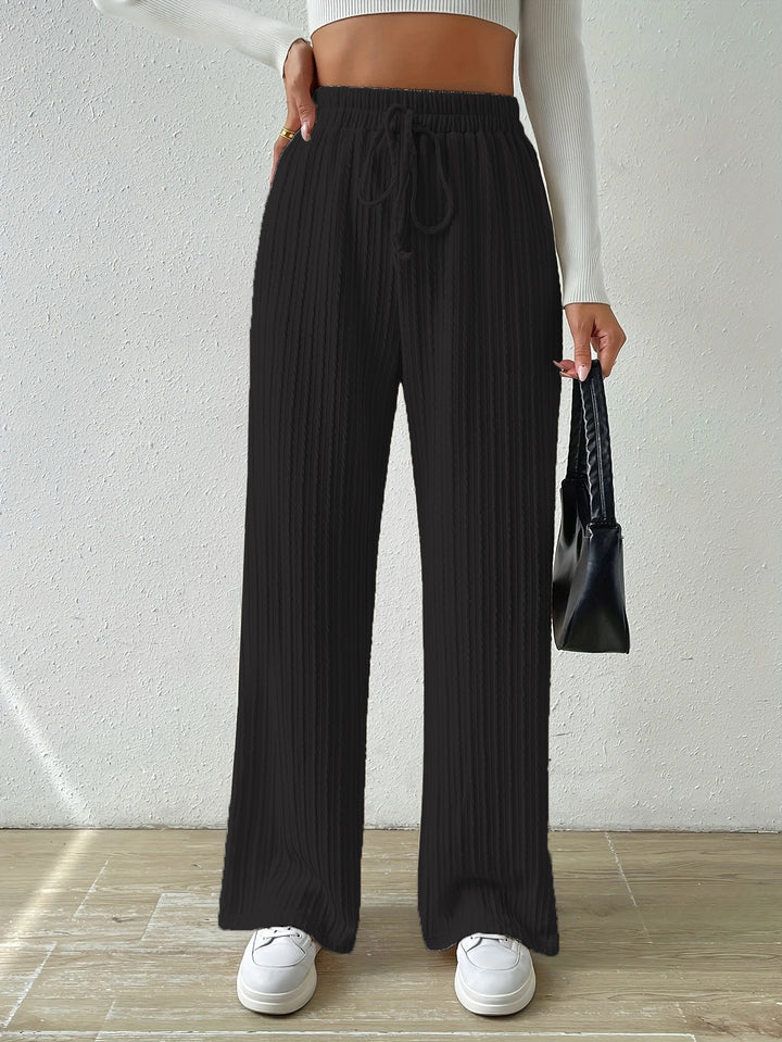 Loose knit pants for women with elastic waistband and trendy longitudinal structure Lune London