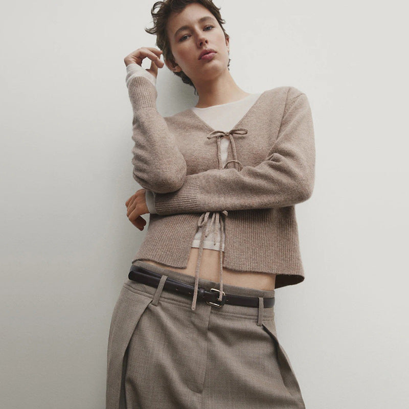 Ladies cozy pullover with tie belt and V-neck Lune London