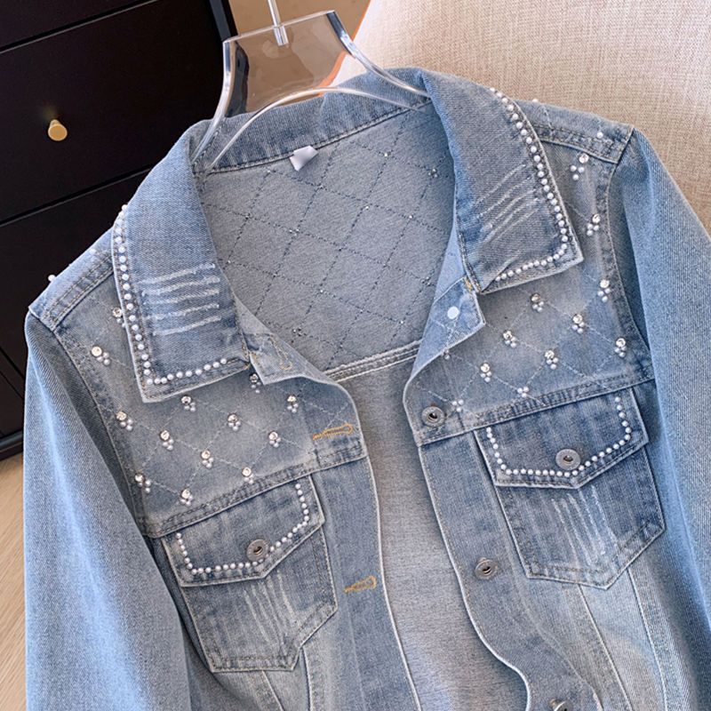 Veste en denim à la mode pour femmes avec des détails en perles glamour Chic & Stil