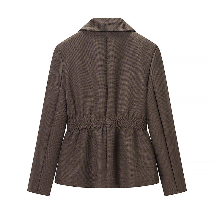 Veste blazer pour femmes avec un look sur mesure et des détails de volants raffinés Chic & Stil