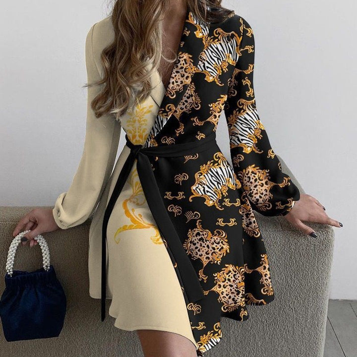 Robe portefeuille pour femmes avec un design floral et une silhouette élégante Chic & Stil