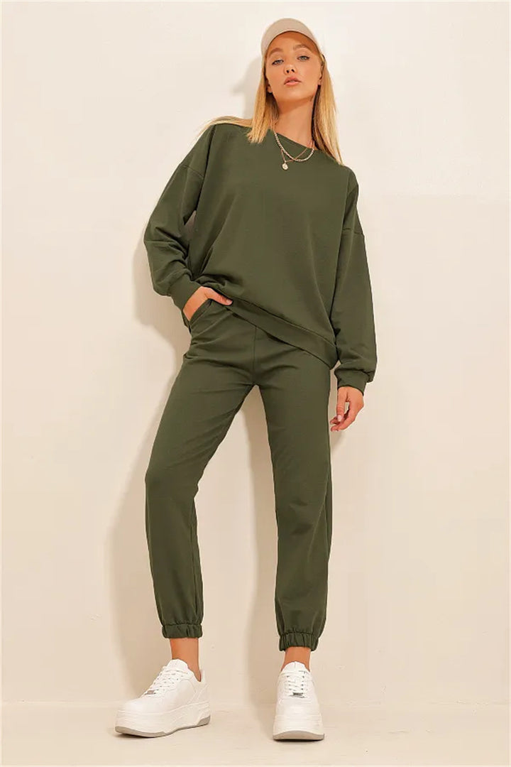 Casual set for women with loose top and comfortable pants Lune London