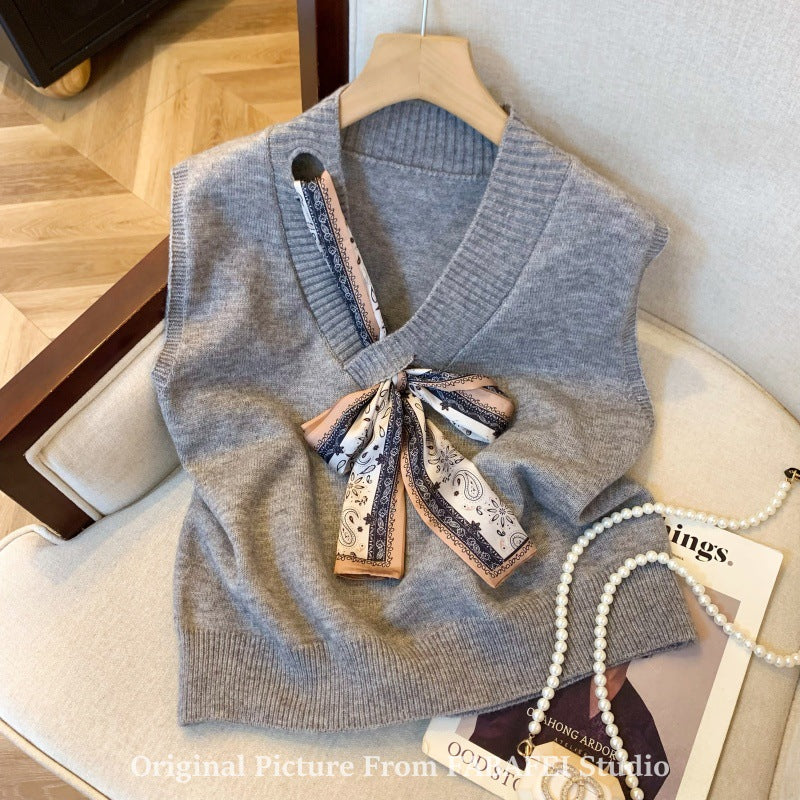 Gilet tricoté pour femmes avec appliqué de foulard à la mode Chic & Stil