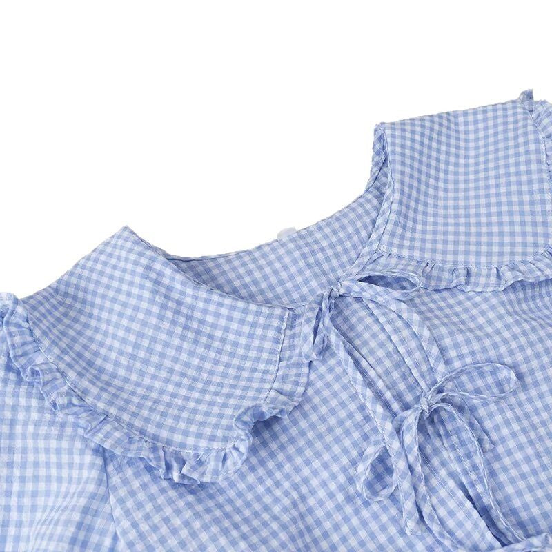 Elegant Vokuhila shirt for women with a charming collar and playful ruffles Lune London