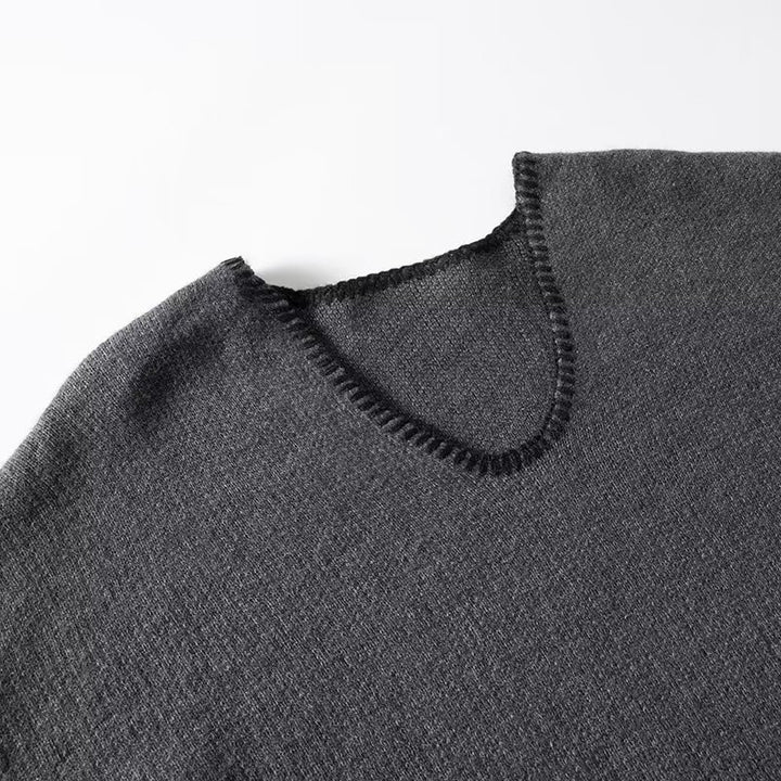 Casual knit sweater for women with V-neck and practical pockets Lune London
