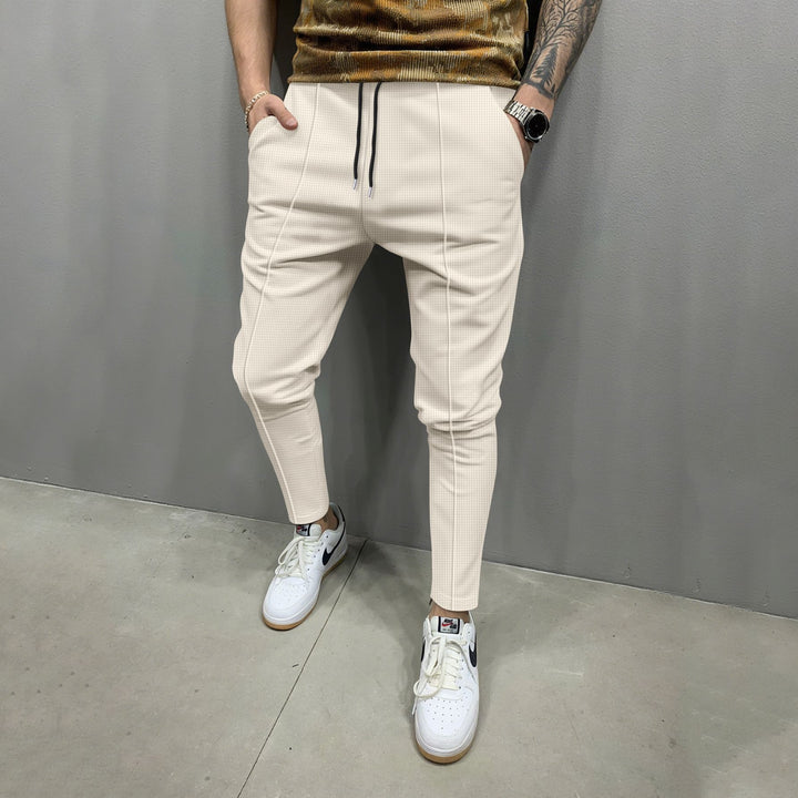Trendy jogger pants for men with an elastic waistband and practical pockets Lune London