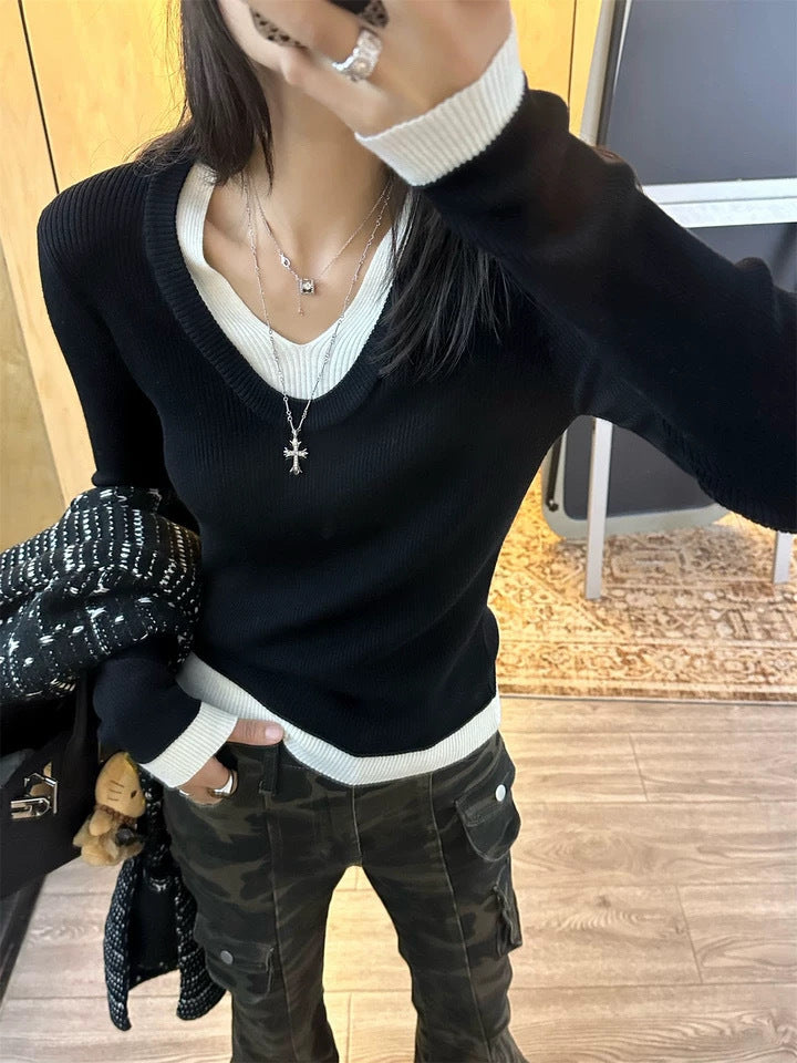 Pull fin à col en V pour femmes avec poignets contrastés Chic & Stil