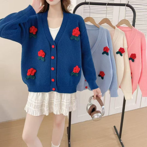 Femmes cardigan ludique en tricot avec des appliques florales et des détails de boutons Lune London