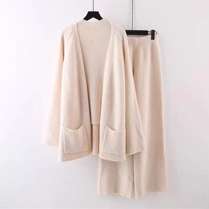 Cozy knit set for women with a wide cardigan and comfortable pants Lune London